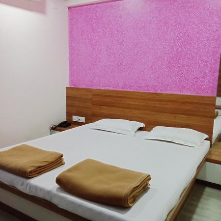 Hotel Shreejay Mahad Bagian luar foto