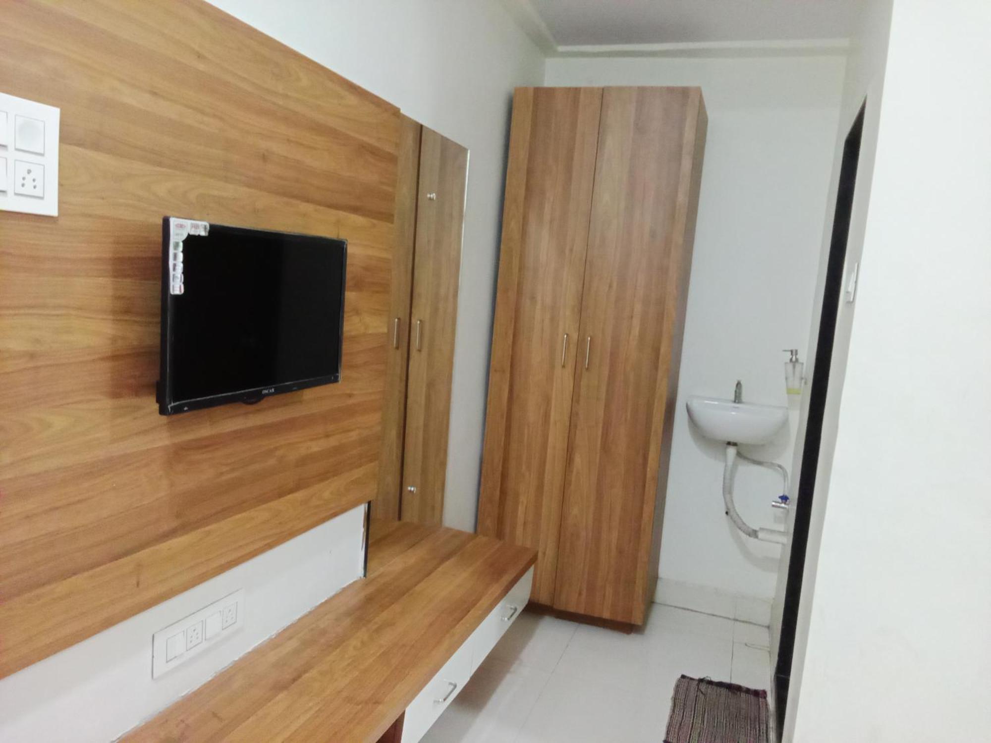 Hotel Shreejay Mahad Bagian luar foto